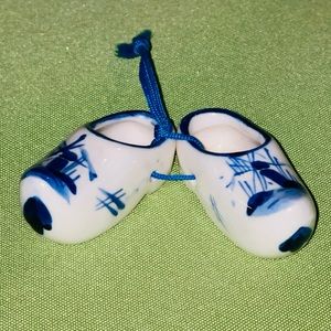 Vintage pair of Delft Dutch Holland Miniature Blue Clog Shoes Porcelain